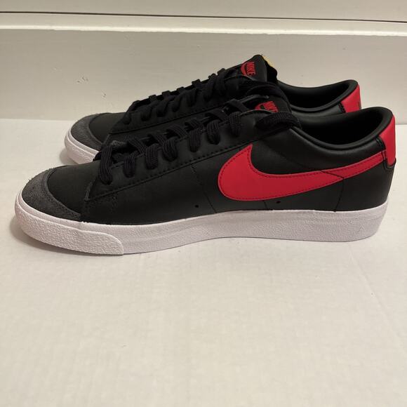 NIB Nike Blazer Low '77 Vintage Shoes Men's 11.5 Black University Red DA6364-002 - Picture 2 of 10